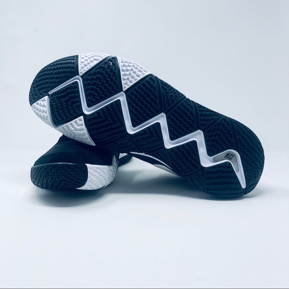 Nike Kyrie 4 - Picture 4 of 6